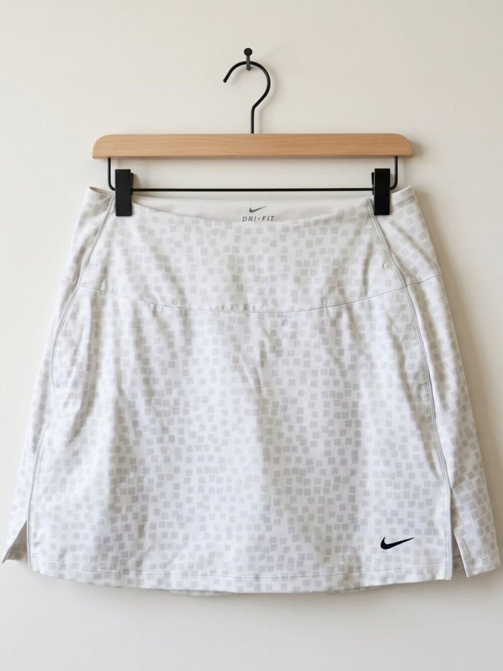 Nike Women’s Athletic Skort White & Gray Dri-FIT Tennis Golf Skirt Size S